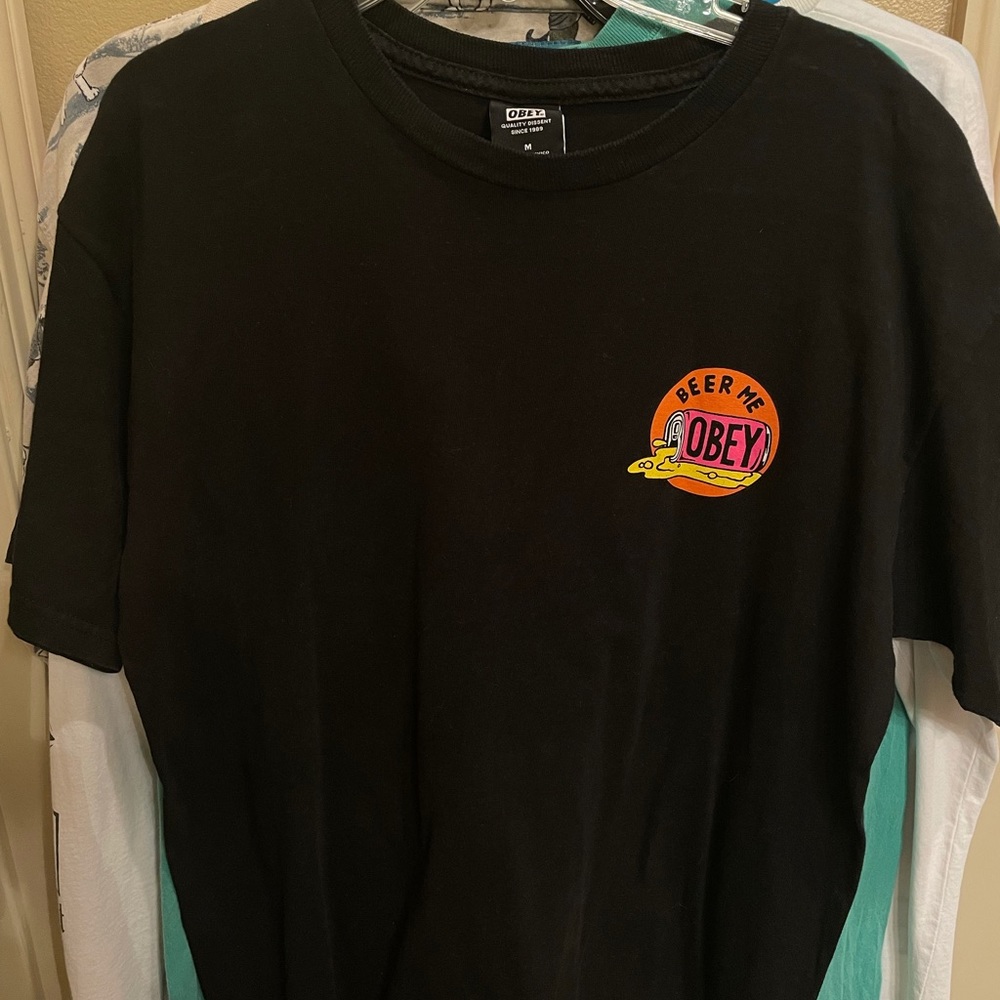 Obey t shirt black medium